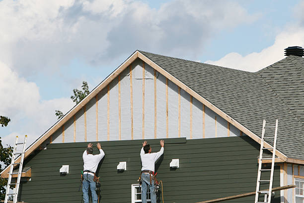 Professional Emergency Siding Repair technician working in Rockton, IL